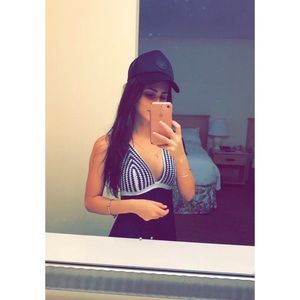 Meet your Posher, Ariadna